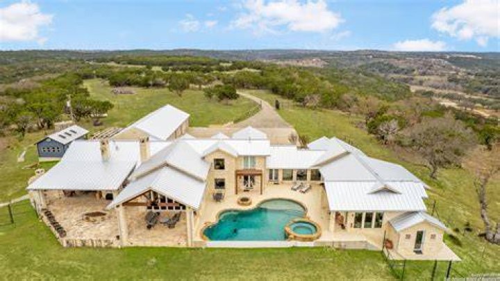 Are houses expensive in San Antonio?