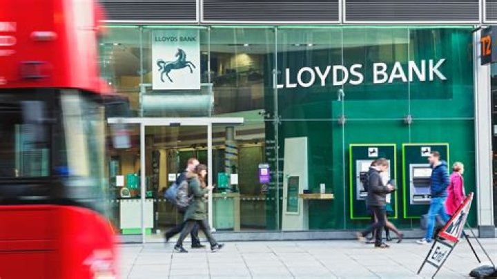 Can I make an appointment at Lloyds Bank?