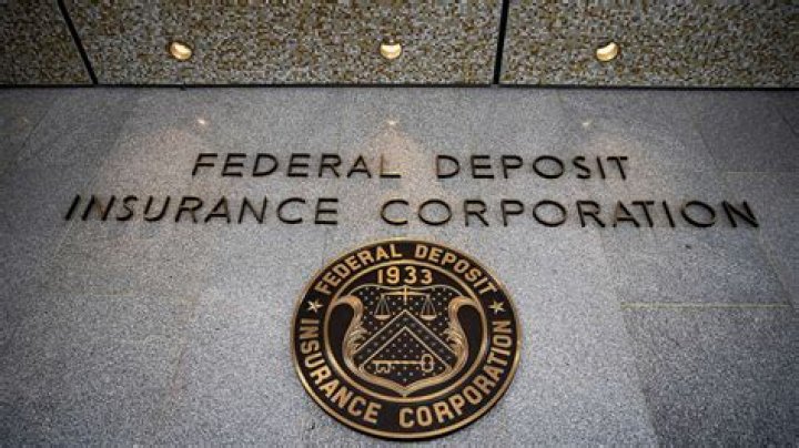 How did the creation of the Federal deposit insurance Corporation help and the banking crisis?