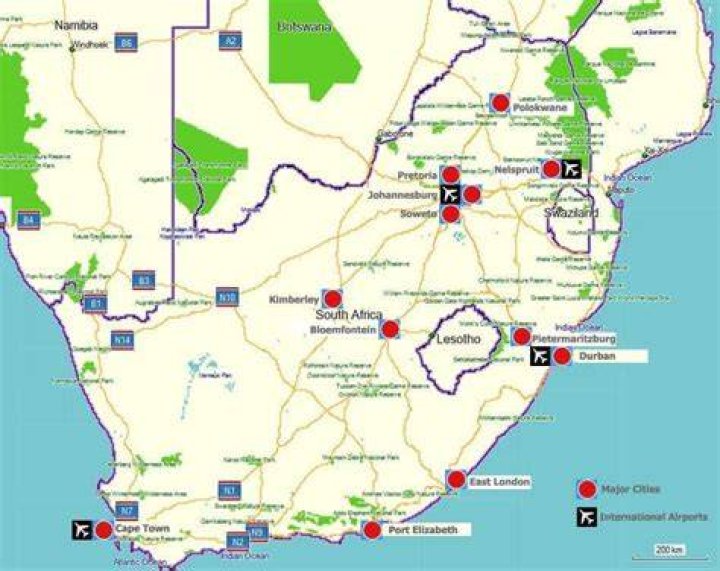 How many main airports does South Africa have?