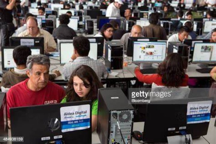 How many people in Mexico have computers?