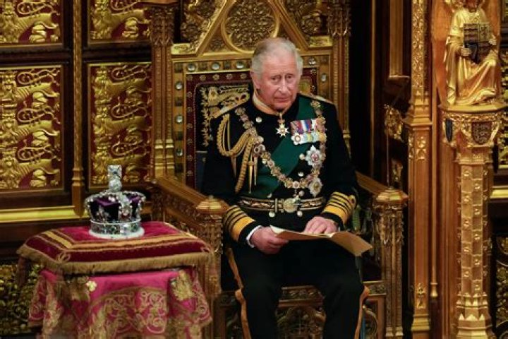 Which king and queen were on the throne when the Bank of England first opened?