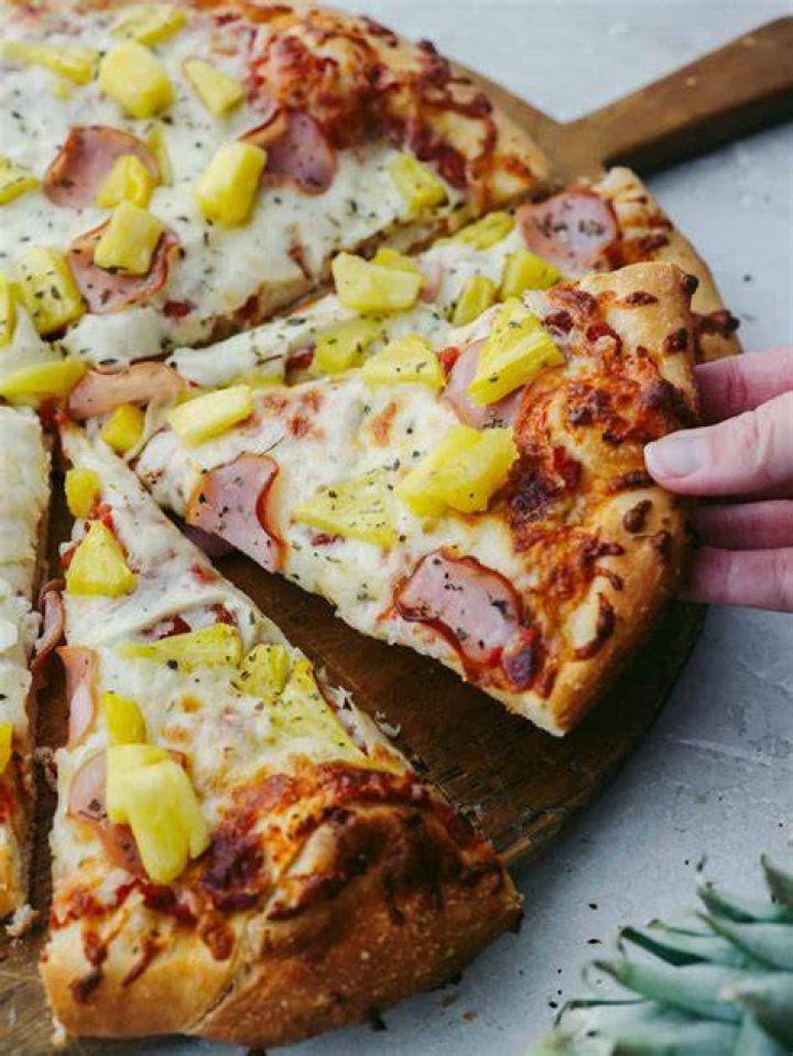 Who started the pineapple on pizza?