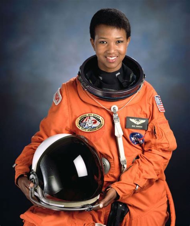 Why is Mae Jemison accomplishments?